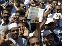 العشرات من أنصار مرسي يتظاهرون في قنا والبحيرة